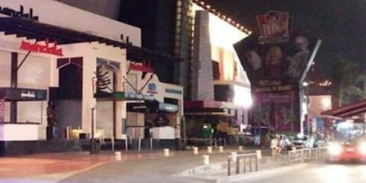 Llama el mandatario a cerrar bares, cines y hasta plazas comerciales