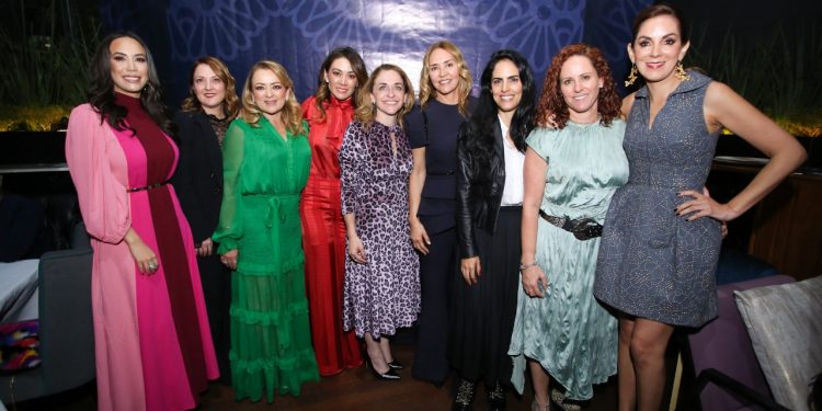 Reconocimiento a Gaby Rejón por su labor al frente del DIF Quintana Roo