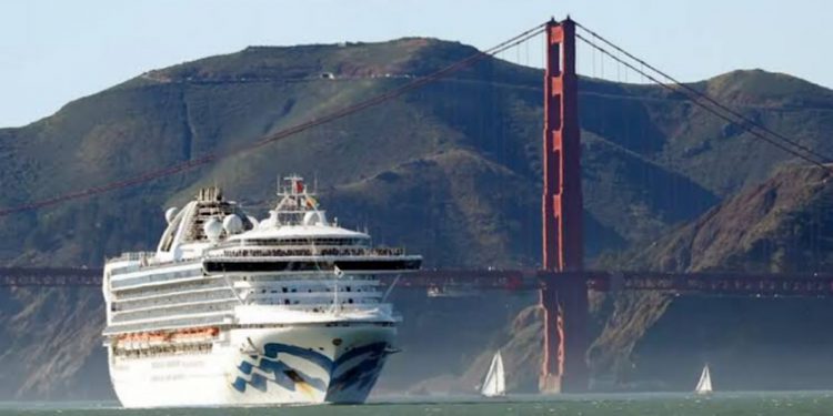 Crucero que visitó tres puertos en México, con pacientes de coronavirus