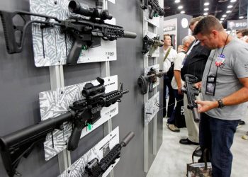 Aumenta la venta de Armas en EU; temen caos por Coronavirus