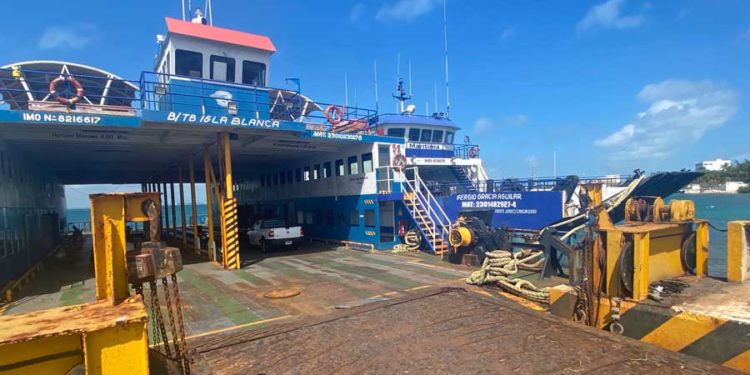 Viejos transbordadores destinados al deshueso
