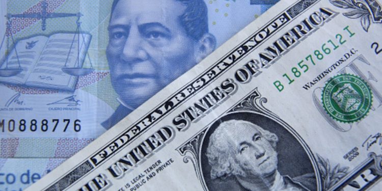 El peso cierra con un mínimo histórico: 23.16 por dólar