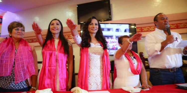 Laura Fernández reconoce a sus mujeres en Puerto Morelos