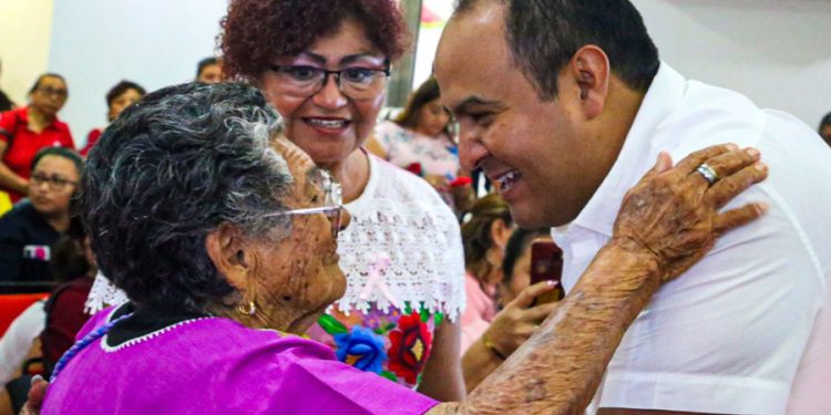 Ayuntamiento de Isla Mujeres otorga reconocimientos a isleñas destacadas
