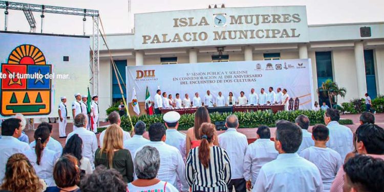 Ayuntamiento de Isla Mujeres de fiesta por aniversario