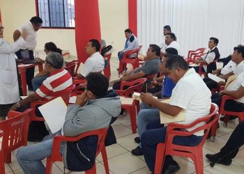 Taxistas de Isla Mujeres reciben pláticas sobre el Coronavirus
