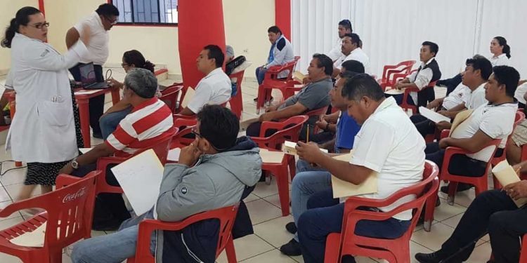 Taxistas de Isla Mujeres reciben pláticas sobre el Coronavirus