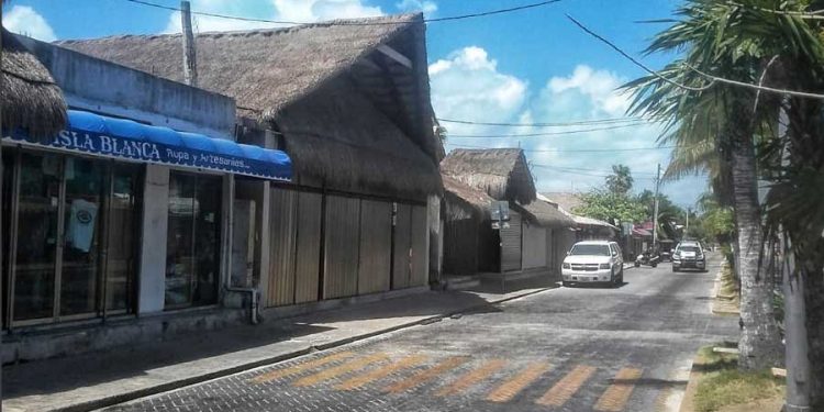 En Isla Mujeres se unen empresarios en la iniciativa de mantener cerrado
