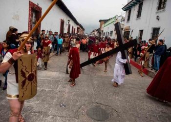 En Chiapas ignoraron la cuarentena y salieron a celebrar el viacrucis