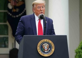 Trump cumple amenaza y suspende financiamiento a la OMS