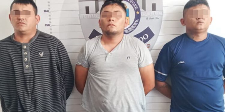 Asaltan pequeña frutería en la Región 93 y son detenidos