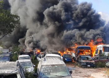 Arde el encierro de Grúas Cardona