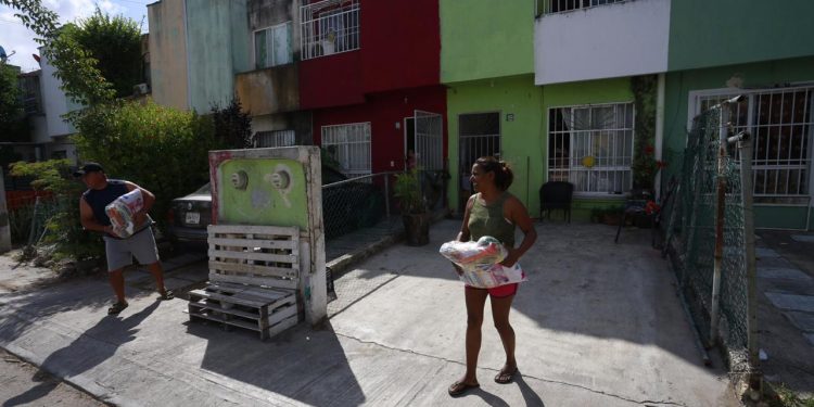 Familias cancunenses empiezan a recibir sus despensas