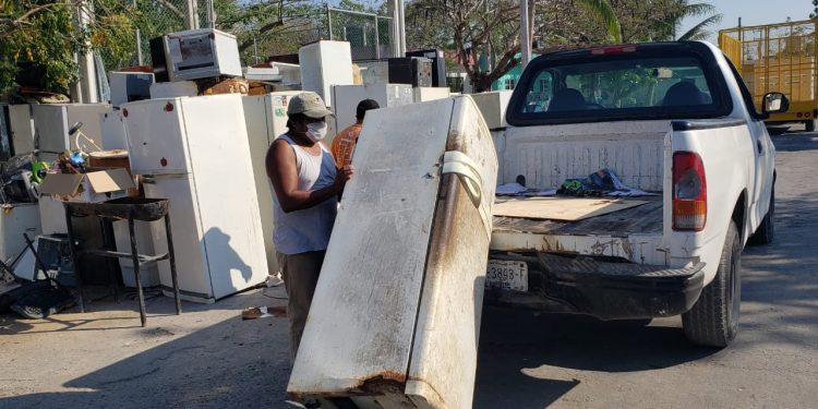 Coronavirus no detiene la limpieza calles, parques y pozos de absorción