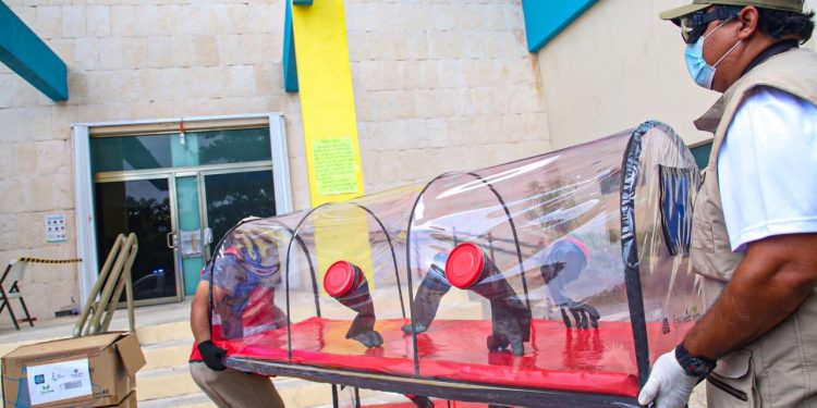 Llegan a Isla Mujeres, cápsulas de aislamiento para enfermos por Covid-19