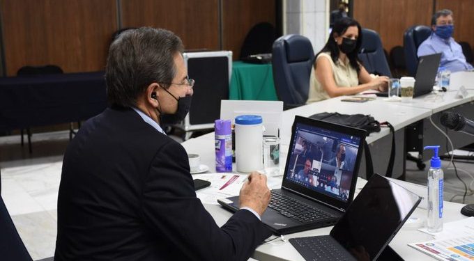 Mañana 30 millones de estudiantes reinician clases en México