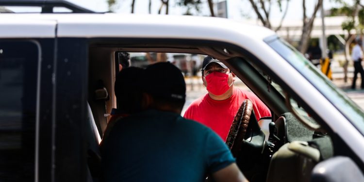 Infraccionan a ciudadanos en filtros de inspección vial