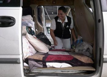 Enfermera ahora vive en camioneta para evitar contagiar a su familia del Covid-19