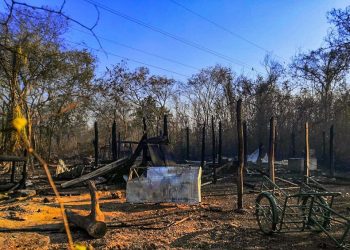 Incendio forestal consume vivienda de humilde familia