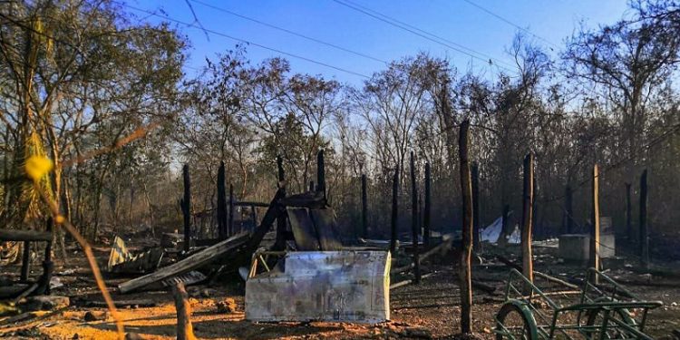 Incendio forestal consume vivienda de humilde familia