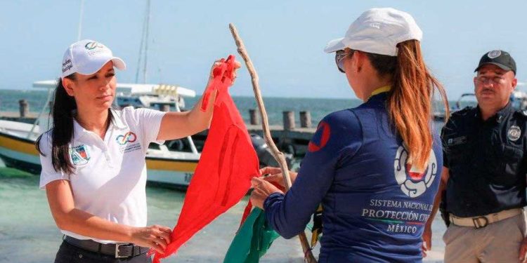 Supervisa Laura Fernández el cierre de playas en Puerto Morelos