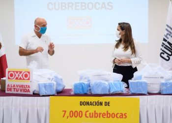 Donan tienes Oxxo 7 mil cubrebocas a policías de Cancún