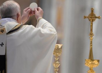 Papa Francisco: Que el resucitado sane las heridas de la humanidad desolada