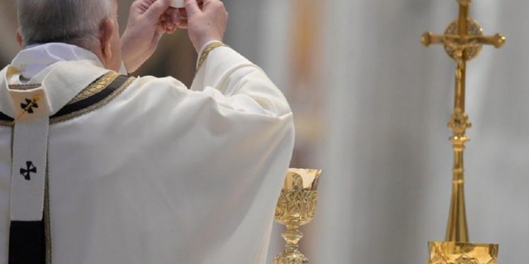 Papa Francisco: Que el resucitado sane las heridas de la humanidad desolada