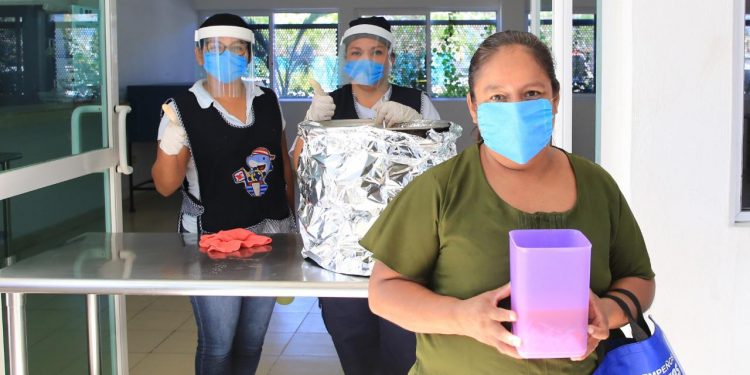 Habilitan comedores comunitarios en Playa del Carmen