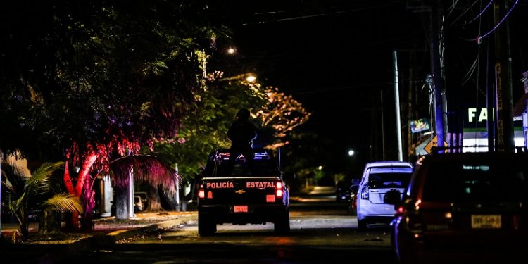 Se pelean dos machines por una mujer, pero uno aplicó la de