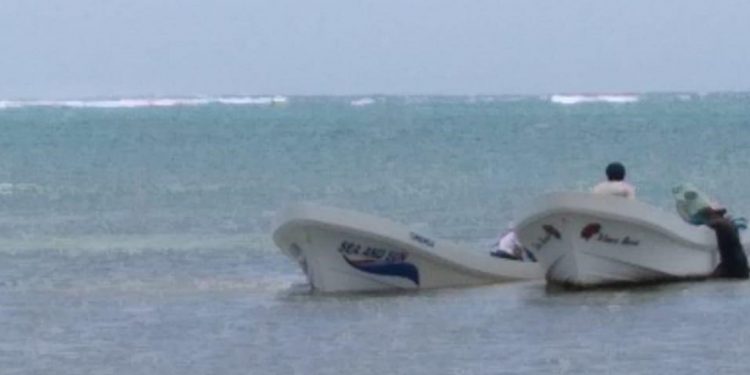 Rescata la Marina a tres pescadores que estaban a la deriva en Xcalak