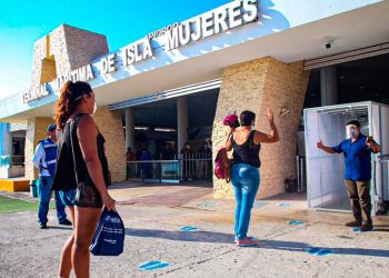 Instalan en Isla Mujeres un sanitunel para prevenir el Covid-19