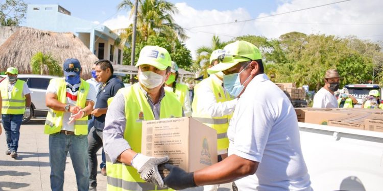 Beneficia presidente de Tulum a mil 100 familias