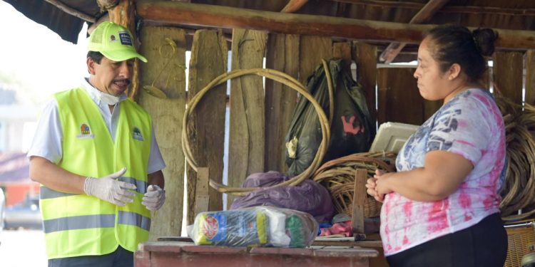 Inicia la entrega de ayuda alimentaria en Tulum