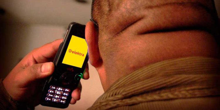 Denuncian acoso telefónico por parte de Elektra; Exigen abonos