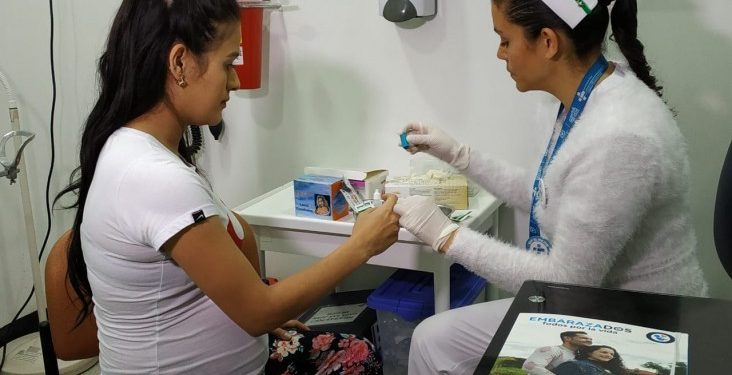 Exhortan a mujeres a no quedar embarazadas durante la cuarentena