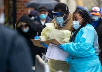 EU relaja medidas de confinamiento; mueren 2,494 personas en un día