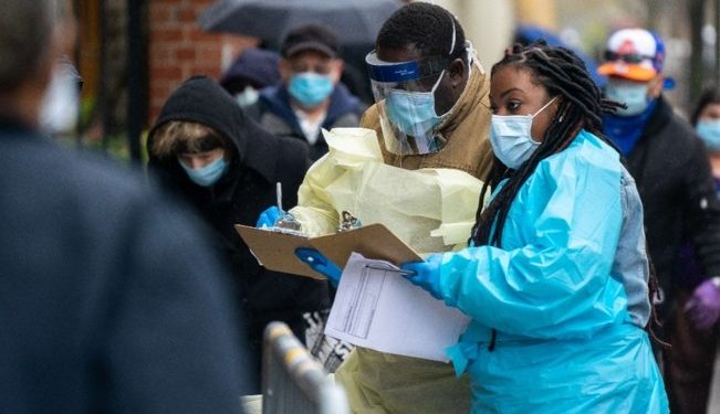 EU relaja medidas de confinamiento; mueren 2,494 personas en un día