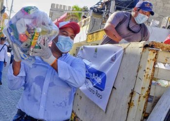 De manera simultánea llega a Isla Mujeres la ayuda alimentaria