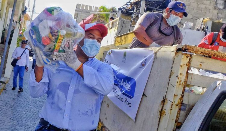 De manera simultánea llega a Isla Mujeres la ayuda alimentaria