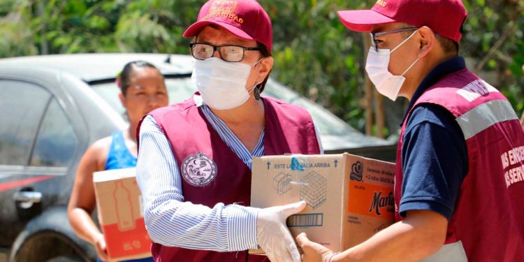 Continúa la entrega de apoyos en Puerto Aventuras de manos de la presidenta