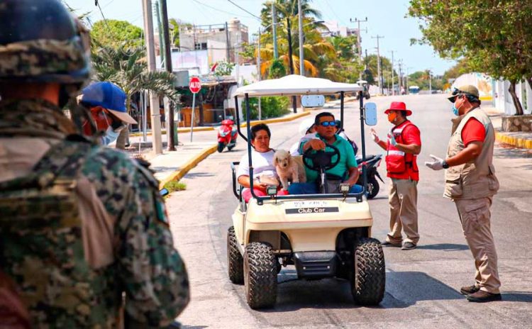 En Isla Mujeres no todos parecen entender la emergencia