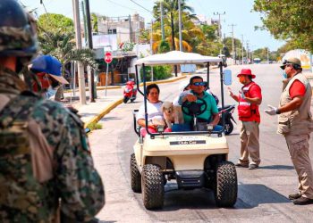 En Isla Mujeres no todos parecen entender la emergencia