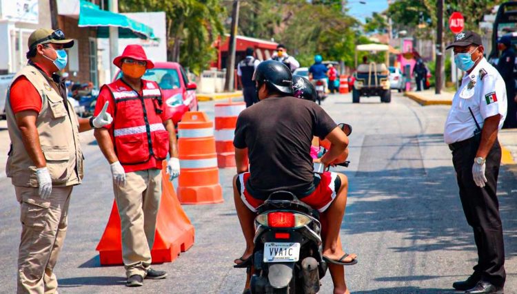 En Isla Mujeres no todos parecen entender la emergencia