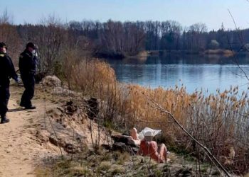 Nudistas deben llevar mascarillas en las playas de República Checa