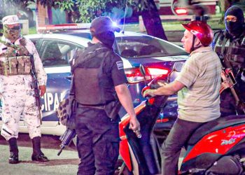 Exhorta Juan Carrillo a permanecer en sus hogares