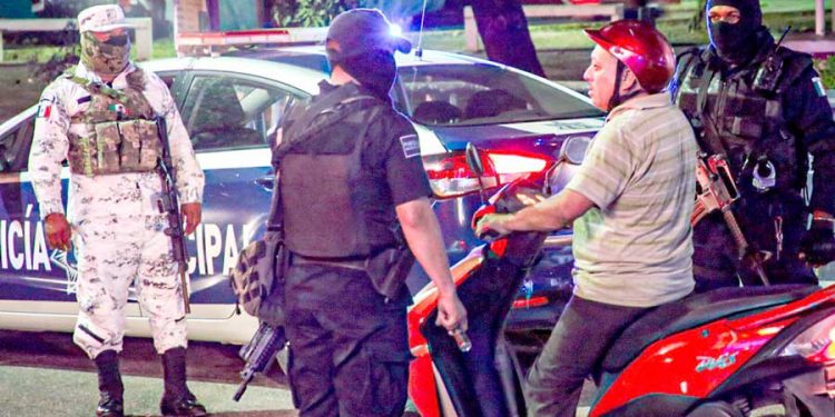 Exhorta Juan Carrillo a permanecer en sus hogares