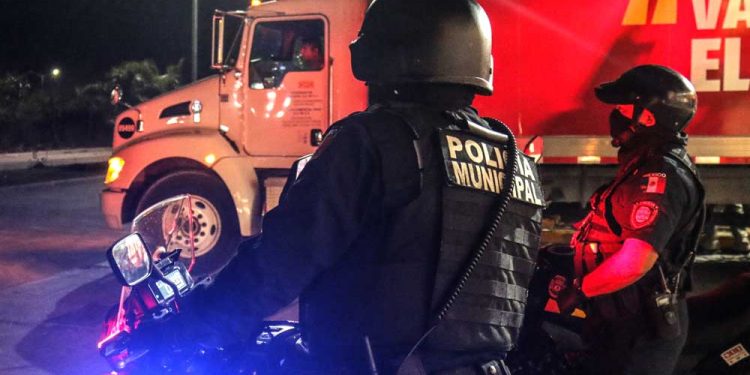 En Cozumel no se andan por las ramas, ya hay detenidos por no quedarse en casa