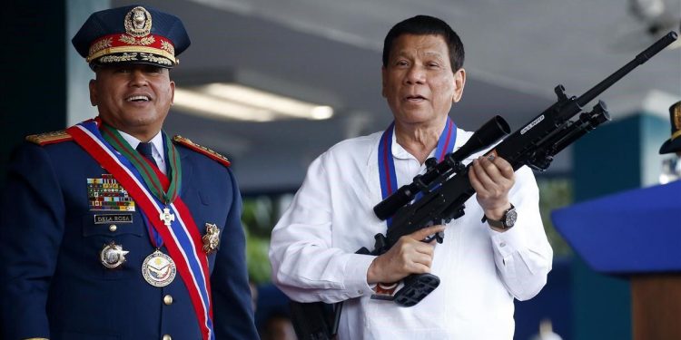 Duterte ordena «disparar a matar» a los que violen la cuarentena