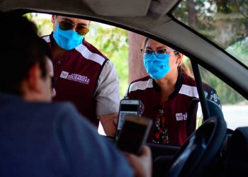 Sanitizan vehículos en las entradas y salidas de Playa del Carmen